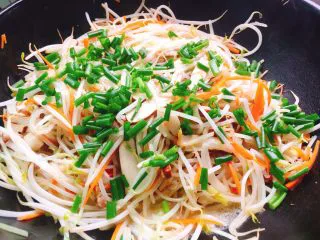 福州特色小吃+炸春卷,加入葱花