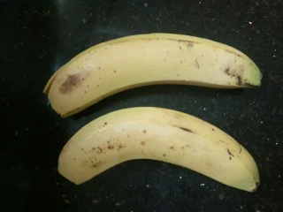 法式甜点~香蕉派,熟透的香蕉两根，选熟透的香蕉口感好，比较甜