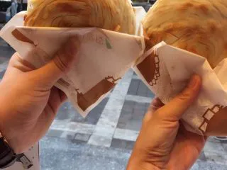 陕西小吃—肉夹馍,2017年10月1日 西安火车站附近的王妈凉皮店 我和你的早餐—肉夹馍 那时的我还不曾想到过几个月之后的我 会做出如此地道的肉夹馍