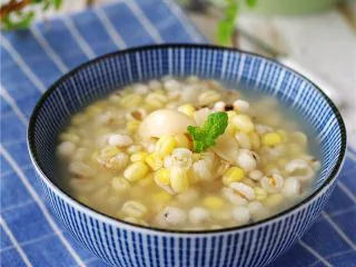 绿豆薏仁糖水,盛出，品尝；