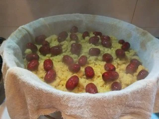 新文美食 北京特色小吃蒸年糕,在加一层大枣。