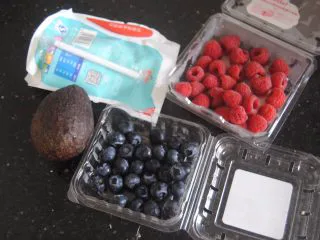 牛油果酸奶昔,准备好食材