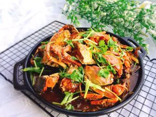 家常菜+红烧大闸蟹,特别诱人有木有呀