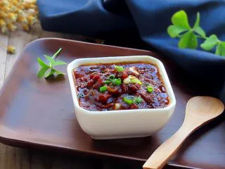 自制开胃下饭的沙茶肉末酱,可以装盘了,多余出来的要冷却后放进干燥清洁过的器皿中密封,然后放进冰箱冷藏