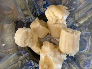 蔓越莓芒果奶昔,放香蕉