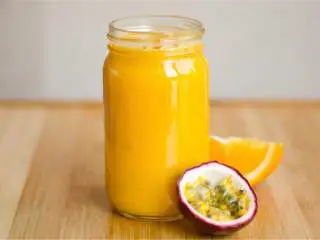 夏威夷风情果汁,放在冰箱中冷藏几个小时，可以享用啦！