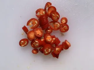 娃娃菜炖豆腐,小米椒切椒圈