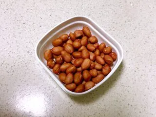 风味独特的 杂蔬炒珍珠丸子,花生米