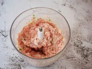 猪肉韭菜锅贴,打成肉末