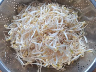 温州端午小吃— 薄饼,豆芽洗净沥干水份