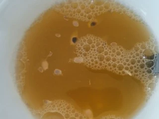 百香果蜂蜜饮,加水