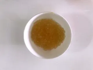 度夏消暑好饮品,火龙果西米露(附西米快熟方法及注意事项),加入西米。