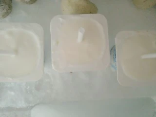 奇异果酸奶棒,放入冰箱冷冻四小时即可脱杯享用