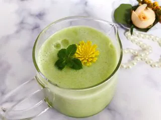 属于春天的果汁～羊角蜜香梨汁,再加以点缀装饰