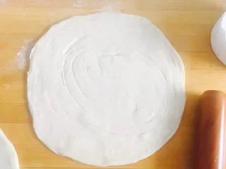 手抓饼——完美复制街头小吃,擀成薄饼