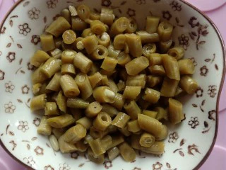 特色小吃米豆腐,对了，酸豆角也是必不可少的