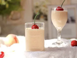 水蜜桃车厘子奶昔,成品一