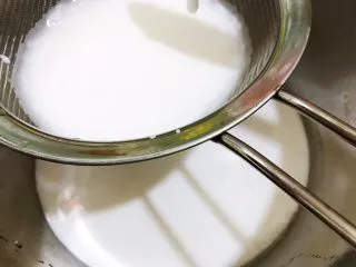 广式小吃——钵仔糕,过筛一次更为细腻哦