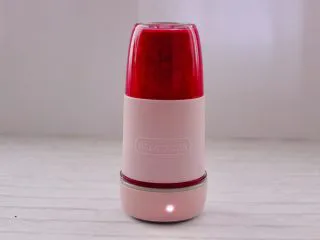 火龙果小番茄蜂蜜果汁,启动电源榨汁即可。