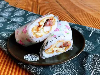 上班族的便当 风味独特的粢饭团,粢饭团可以吃了,口感独特,香辣适宜,酸爽适口,上班族的完美便当~