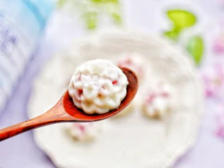 少女风的草莓牛奶冻,来一口～