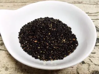 黑豆黑芝麻浆,熟黑芝麻称重