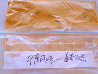 秘制异国风味鸡胸肉腌料&绝佳搭配 （减肥必备）,倒入腌料 封口 充分按摩哦！别忘了 放入冰箱腌制一晚 或者放冷冻层可以存放一个月