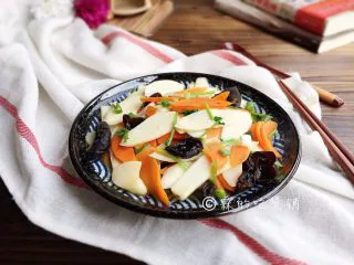 素炒山药 春的山药 清脆又爽口,完成。