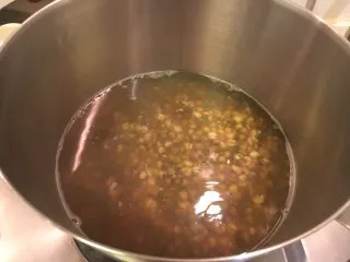 清凉一下绿豆汤,时间到不掀盖关火闷10分钟！绝对熟透！