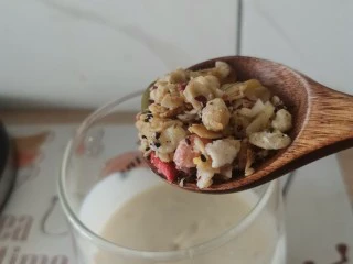 蓝莓麦片酸奶杯,加麦片