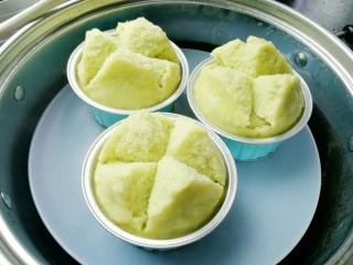 艾叶笑粄(客家小吃),出炉啦,个个都笑开了花~这就是笑粄这个名字的来源了~