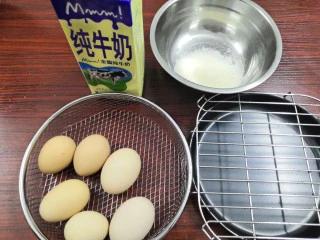 小吃蛋挞，既可作为早餐又是下午茶,备好需要的一切食材和工具