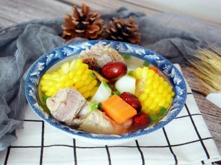 玉米胡萝卜山药排骨汤,味道很不错哦!