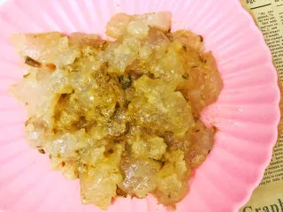 家乡小吃—焖子,口感香香的,弹弹的,有些许粘牙,韭菜的鲜与芝麻香融合一体,非常美味