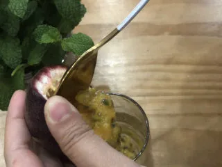 超级清爽的青瓜百香果燕窝,加入百香果半颗