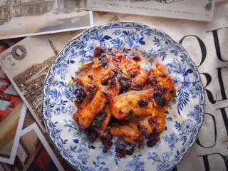 香辣过瘾 十分钟无油版 回锅肉,装入盘中 开吃吧~