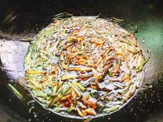 地方小吃+上海葱油拌面,放生抽，虾皮和蚝油