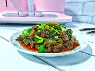 家常快手菜【凉拌海参】,简单美味又营养。