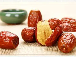 老北京清真小吃-糖卷果,红枣,选用新疆大枣,软的,不要选小、硬、脆的那种。