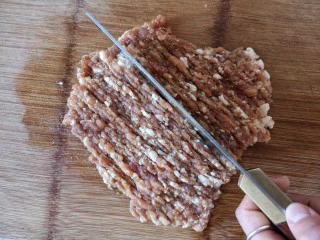 团团圆圆——珍珠圆子,猪后腿肉剁成肉糜。