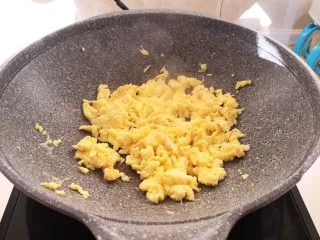 10分钟快手菜 番茄炒蛋,把鸡蛋炒成小块