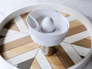 芋泥波波奶茶,这时候来制作奶茶部分，将红茶包放入茶网中，再将杯盖装好