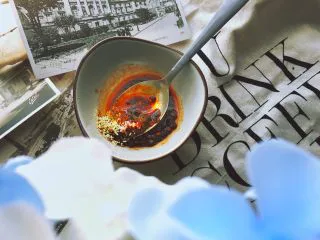 香辣过瘾 十分钟无油版 回锅肉,加入鸡精 料酒