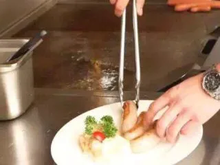 德国风味烤肠,搭配德国酸菜和土豆泥