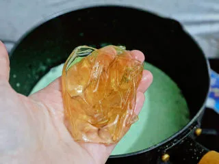 抹茶奶冻白玉丸子,加入吉利丁片