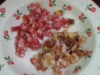 不一样的风味~~腊味杂菜炒饭,腊肉腊肠切丁