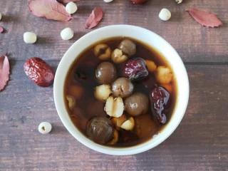 莲子红枣桂圆汤,补气血