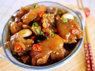 家常菜焖猪脚,成品图