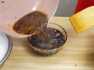 必吃的广东小吃——广州肠粉,盛出备用