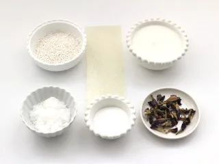 蓝蝴蝶奶冻西米露,首先备齐所有的食材。